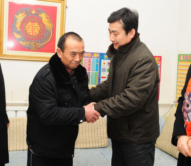 集团公司开展走访慰问困难职工活动