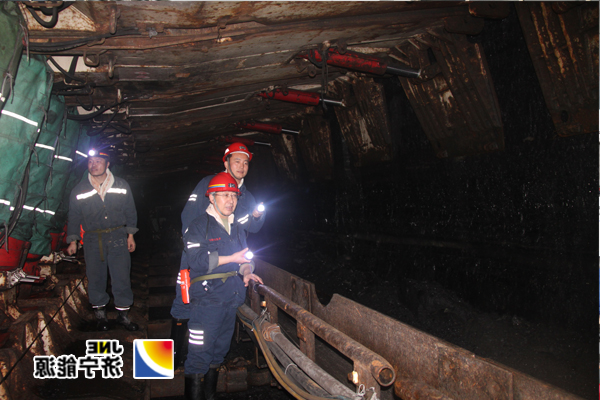 张学生一行到朱家峁煤矿进行质量标准化验收