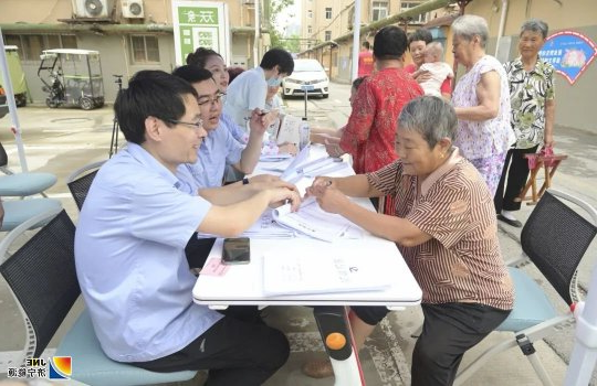 用心用情访民意 集团公司深入开展“民意5来听 健康进社区”活动