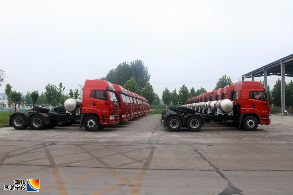 2环保国六燃气车辆（王传钧  摄）.JPG