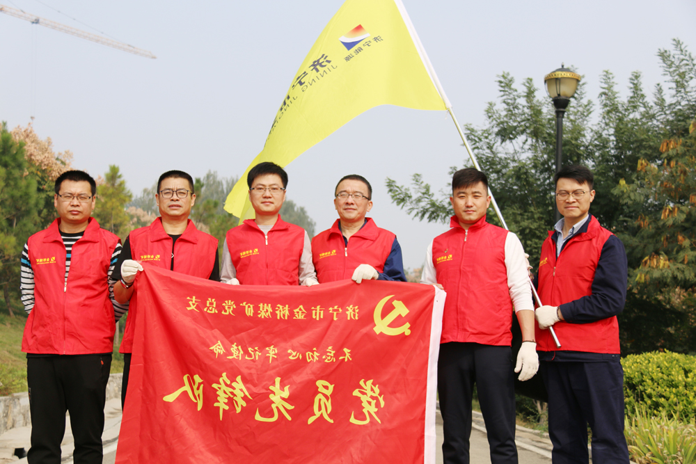 2019年10月24日，金桥煤矿运转工区党支部志愿者在行动（刘慧慧 摄） (1).jpg