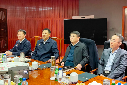 张广宇陪同丰家雷到华勤集团对接洽谈产业合作