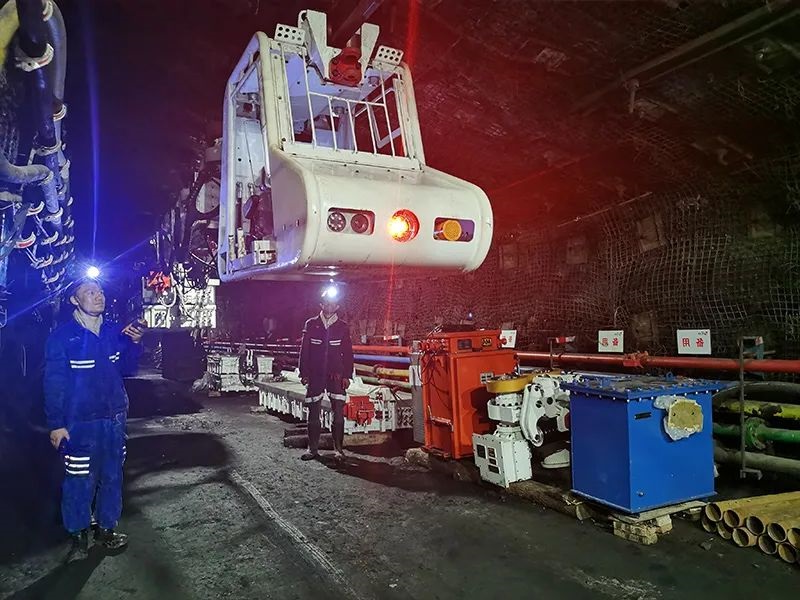 1705386532399937.jpg 6409999.jpg