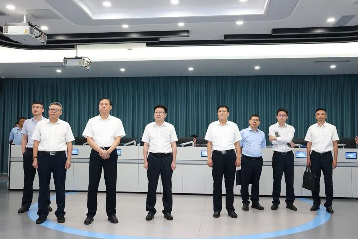 青岛银行客人到济宁能源集团参观调研