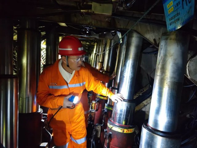 王崇景到霄云煤矿督导检查国庆期间安全生产工作