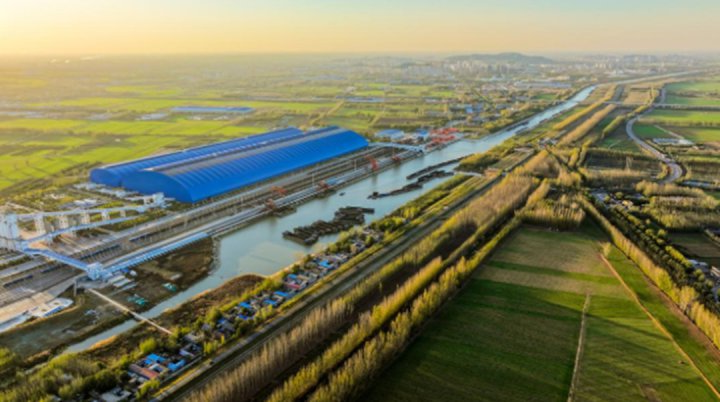 大众日报丨济宁港跻身亿吨大港行列，成为北方内河首个吞吐量过亿吨的港口